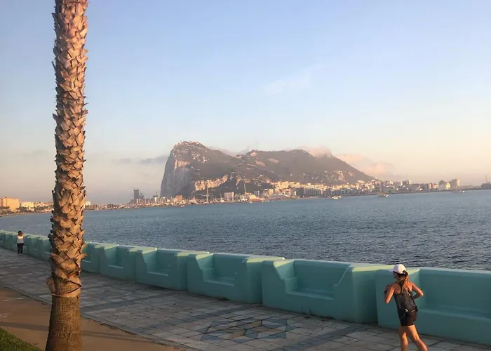 Hermoso Piso En El Centro Historico Con Balcon * Estepona