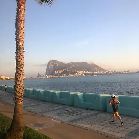 Hermoso Piso En El Centro Historico Con Balcon * Estepona